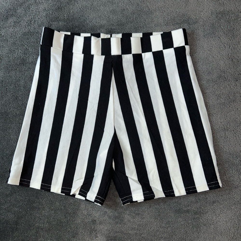 Vintage OhYes! Size S Black & White Striped High Waisted Shorts